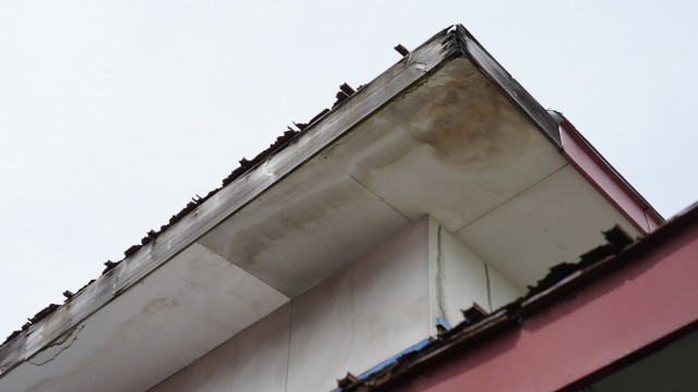 雨漏れによる屋根の染み